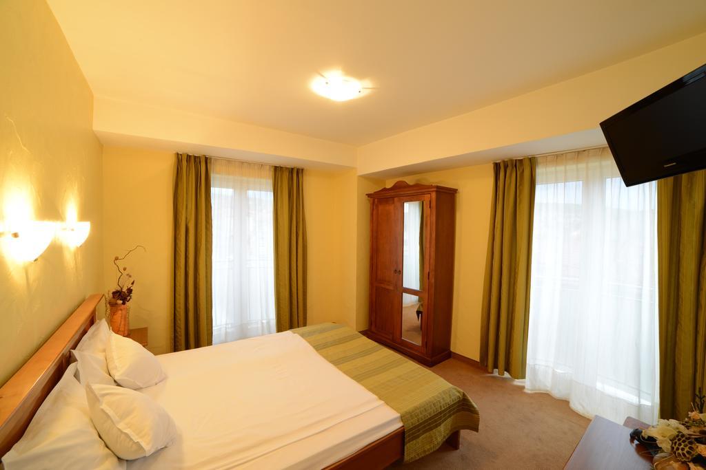 Hotel Lucy Star Cluj Napoca Bagian luar foto